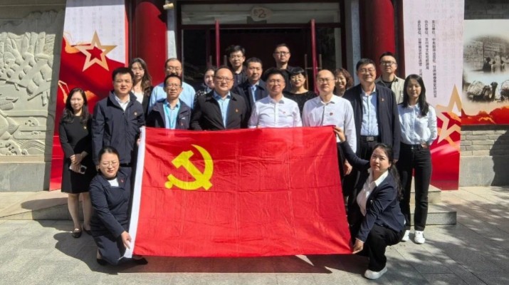 覽隴原抗戰(zhàn)文獻(xiàn) 傳紅色精神薪火——集團(tuán)財(cái)務(wù)部、戰(zhàn)略規(guī)劃部、工程咨詢中心黨支部聯(lián)合開展主題黨日活動